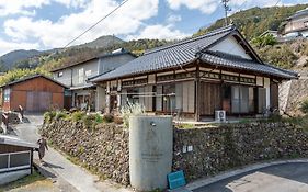 Entohouse Bar&Guesthouse